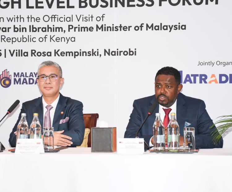 Malaysia’s Minister of Investment, Trade and Industry Tengku Zafrul Abdul Aziz (left) and Kenya’s Principal Secretary for Investment Promotion Mr. Abubakar Hassan Abubakar (right) address delegates at the Malaysia–Kenya High-Level Business Forum in Nairobi.